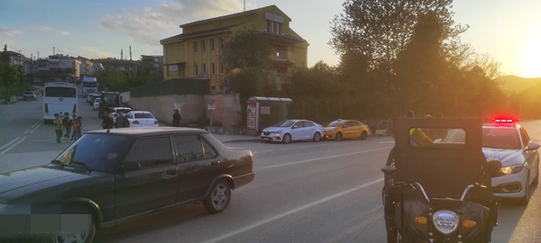 Boyabat ilçemizde meydana gelen trafik kazasında elektrikli aracın devrilmesi sonucu