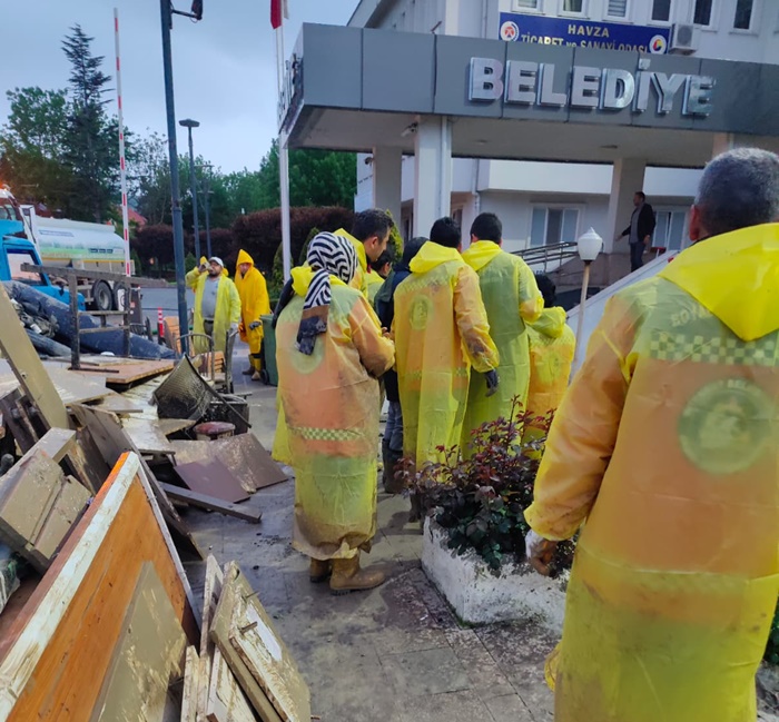 Boyabat Belediyesi AFAD Ekibi Sahada Havza Selin Yaralari Sariliyor16