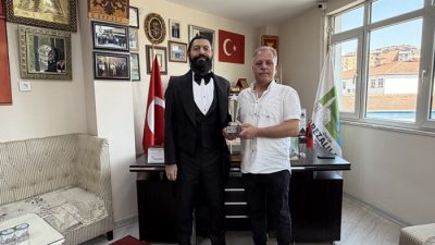 International Peace Prize ödüllü, Nobel Barış Ödülü adayı, barış aktivisti
