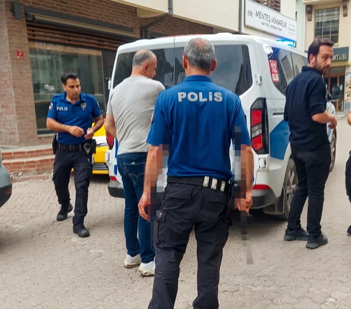Sinop’un Boyabat ilçesi Büyük Cami önünde bugün hareketli ve korku