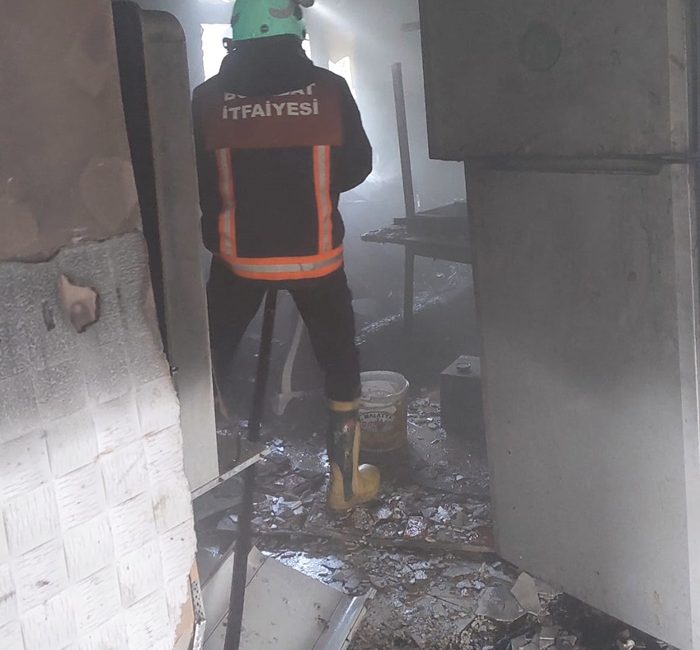 Boyabat Esentepe Mahallesi'nde bugün saat 10:00 sıralarında çıkan konut yangınına
