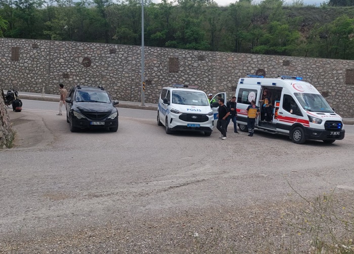 Boyabat Osman Köyü virajındaki motosiklet kazasında koruyucu kıyafet hayat kurtardı!
