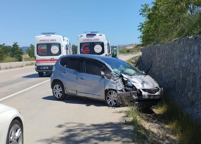 Sinop’un Boyabat ilçesinde meydana gelen tek taraflı trafik kazasında, kontrolden