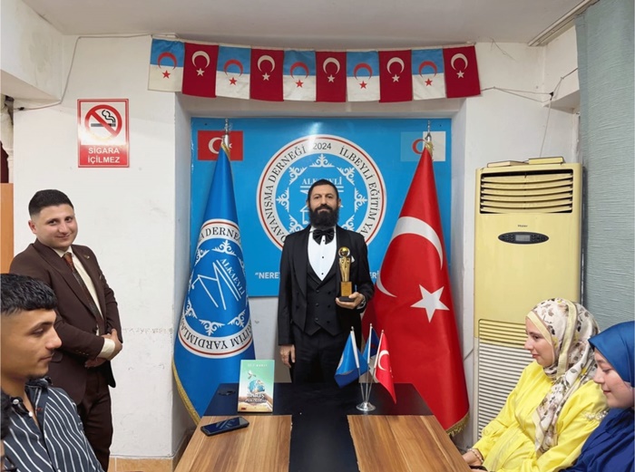 Akif Manaf’a “Eğitim ve Barış Ödülü111