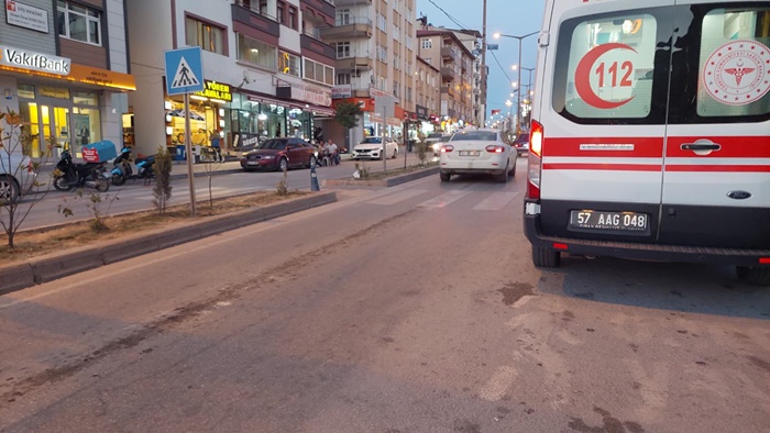 Boyabat'ta Kurye  Yayaya Çarpmamak İçin Panik Yapıp Devrildi!44