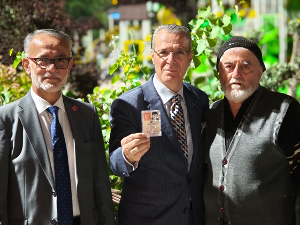 Yeniden Refah Partisi heyetinin Boyabat Alparslan Türkeş Parkı incelemesinde, Osman