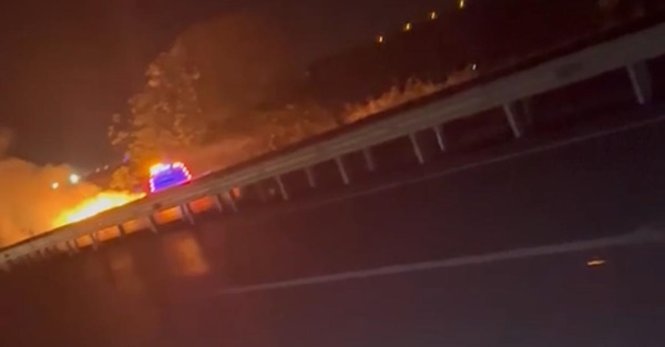 Sinop-Gerze Kara Yolunda Korku Dolu Anlar: Otomobil Alev Topuna Döndü! 1 Sinop-Gerze Kara Yolunda Korku Dolu Anlar: Otomobil Alev Topuna Döndü!