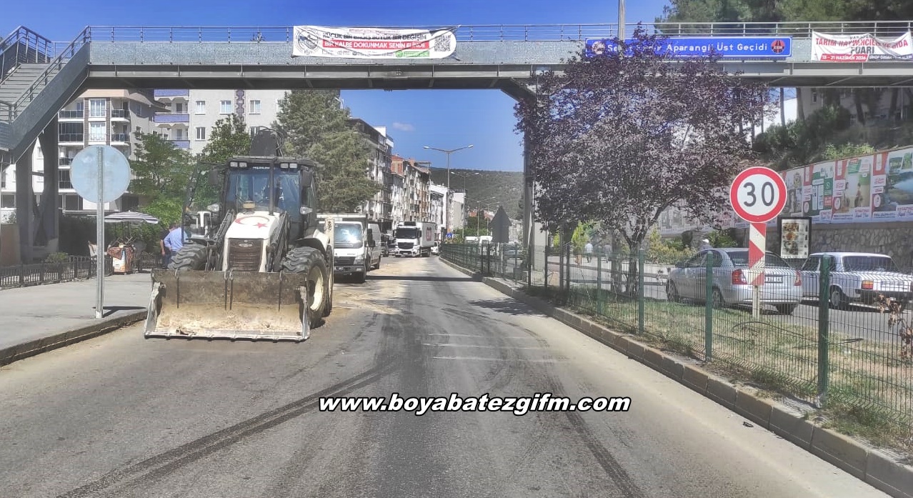 Boyabat'ta Yola Dökülen Yağ Kazaya Neden Oldu: 1 Yaralı111