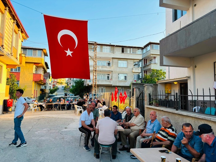 Boyabat Belediye Başkanı Hasan Kara, belediye personeli Şükrü Tüysüz’ün oğlu Yusuf Tüysüz’ün asker uğurlama törenine katılarak hayırlı tezkereler diledi.2333