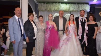 Boyabat Belediyesi İtfaiye Müdürü Tuncay Gökmen, çocukları Canan ve İlker