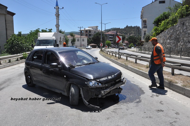 boyabat yeni mahalle kviraj trafik kazasi 3yarali 01