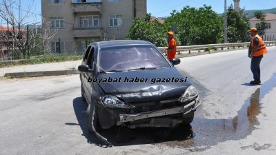 Boyabat Yeni Mahalle çıkışındaki virajda direksiyon hakimiyetini kaybeden 07 CHB