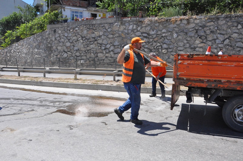 Boyabat Yeni Mahallede Virajı Alamayan Otomobil Kaza Yaptı 3 Yaralı333