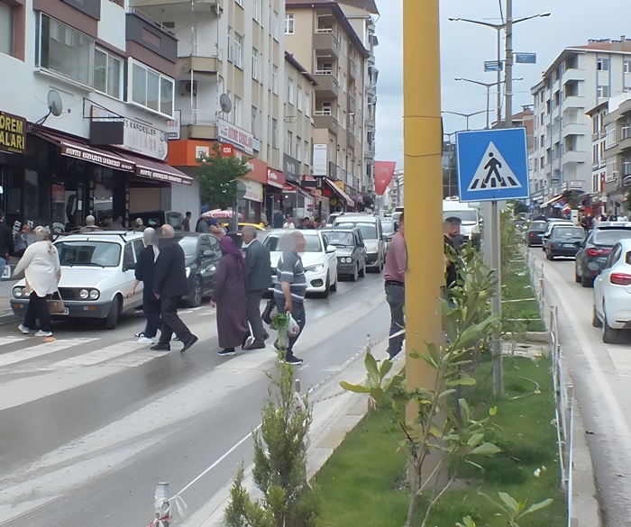 Boyabat Adnan Menderes Bulvarı’nda yaşanan ilginç anlar, trafikte geçiş üstünlüğü