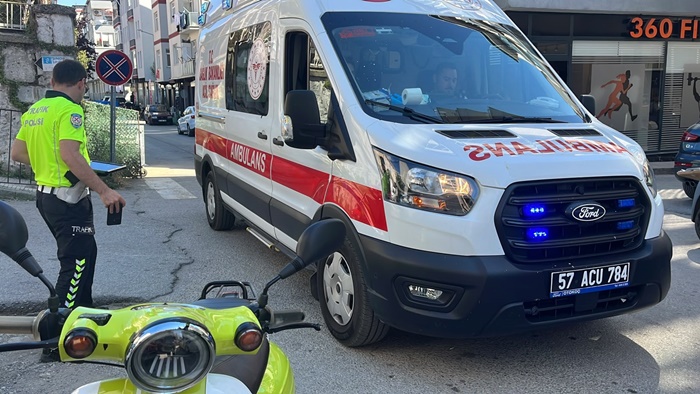 Sinop’ta Yokuş Aşağı İnen Motor Devrildi, 2 Kişi Yaralandı456