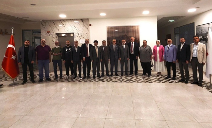 Boyabat Siyasilerine Örnek Ders: Yeniden Refah Partisi Ezber Bozdu! 2 Yeniden Refah Partisi Genel Başkan Yardımcısı Bülent Osman Osmanağaoğlu Boyabat'ta basının karşısına çıktı. Siyasilerin ezberini bozan toplantının detayları...