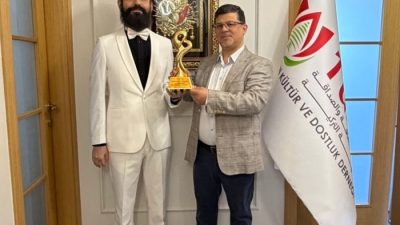 Uluslararası Barış Ödülü sahibi, Nobel Barış Ödülü adayı ve yazar