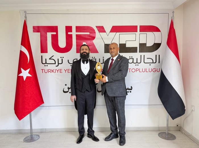 Nobel Barış Ödülü adayı yazar Akif Manaf'a küresel barışa katkılarından