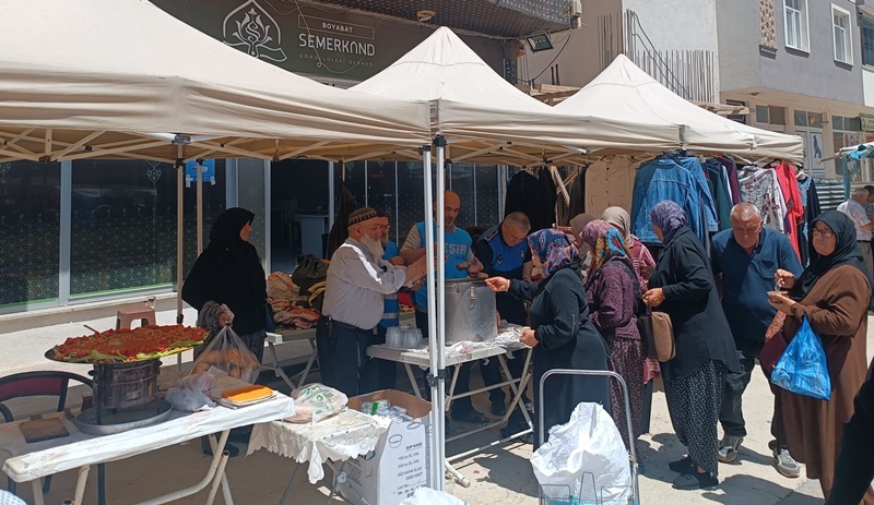 Boyabat'ta Semerkand Vakfı ve Beşir Derneği'nden Aşure İkramı 1 Boyabat'ta Semerkand Vakfı ve Beşir Derneği'nden Aşure İkramı1234
