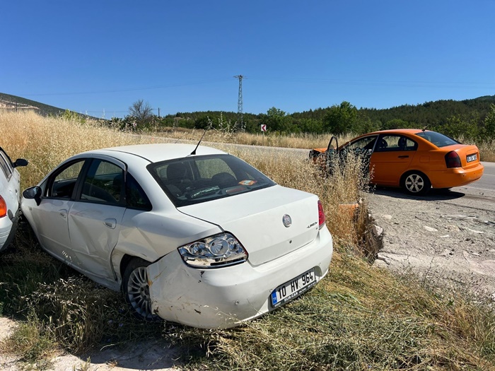 Boyabat’ta İki Otomobil Çarpıştı, 1 Kişi Yaralandı 2 acb55c26 c09a 46a3 935a 14ad7b4464a7