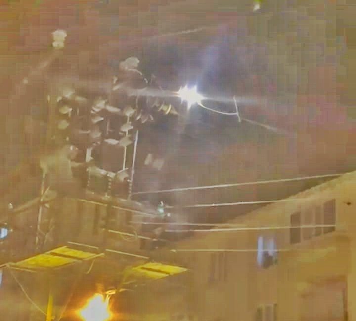Sinop’un Boyabat ilçesinde gece saatlerinde bir trafoda meydana gelen kıvılcımlar