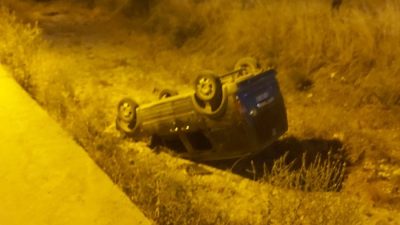 Boyabat panayır yerindeki eski hayvan pazarı önünde, karşı yönden gelen