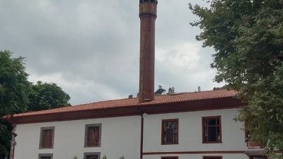 Yerel basını "korsan medya" oyunlarıyla egale etmeye çalışanlar, sel uyarısını