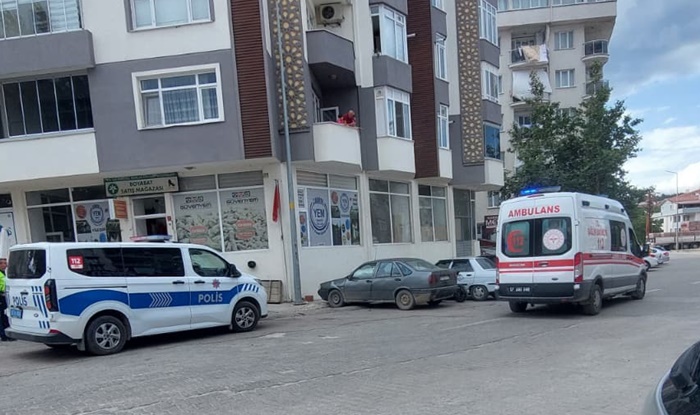 Sinop’un Boyabat ilçesi Camikebir Mahallesi’nde meydana gelen trafik kazasında, otomobilin