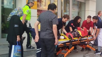 Boyabat Adnan Menderes Bulvarı'nda kaldırımda yürüyen 42 yaşındaki kadına elektrikli