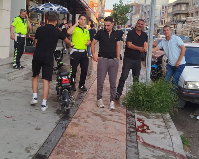 Boyabat'ta Elektrikli Bisiklet Kazası 1 Yaya Yaralandı57