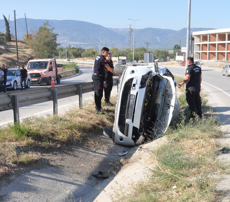 Firlamaktan Kemer Kurtardi Boyabatta Aydinlatma Diregine Carpan Arac takla Atti111