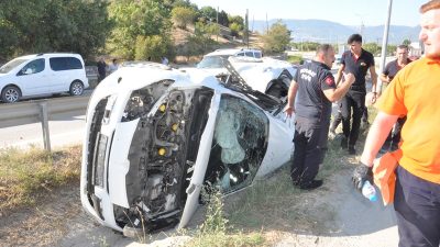 Fırlamaktan Kemer Kurtardı Boyabat’ta Aydınlatma Direğine Çarpan Araç Takla Attı