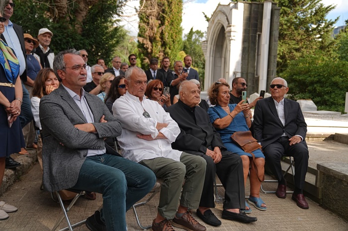 Genco Erkal Vefatının İkinci Yılında Anıldı: Anıt Mezarı İlk Kez Ziyaretçilere Açıldı 2 Genco Erkal Vefatının İkinci Yılında Anıldı: Anıt Mezarı İlk Kez Ziyaretçilere Açıldı5757