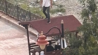 Boyabat’ta park ve kamelyaların çöp bırakılarak kirletilmesi ile kamelyaların tepesine