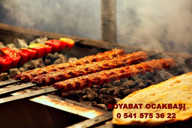 Köz Ateşinin Kokusu Boyabat’ı Sarıyor: PTT Karşısındaki Ocakbaşında Fiyatlar Cebi Yakmıyor!"5757