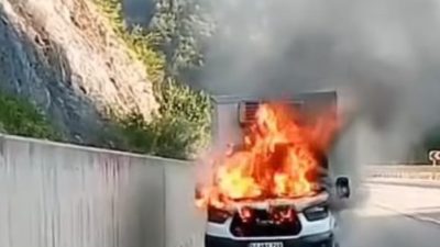 Sinop’un Boyabat ilçesinde sabah saatlerinde seyir halindeki tavuk yüklü bir
