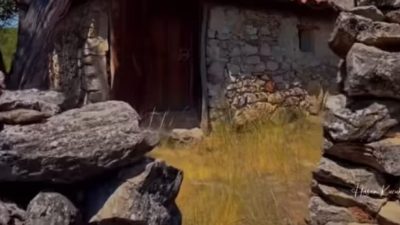 Boyabat ilçesine bağlı Alibeyli Köyü'nün Avara Mahallesi'nde bulunan Avara Türbesi,
