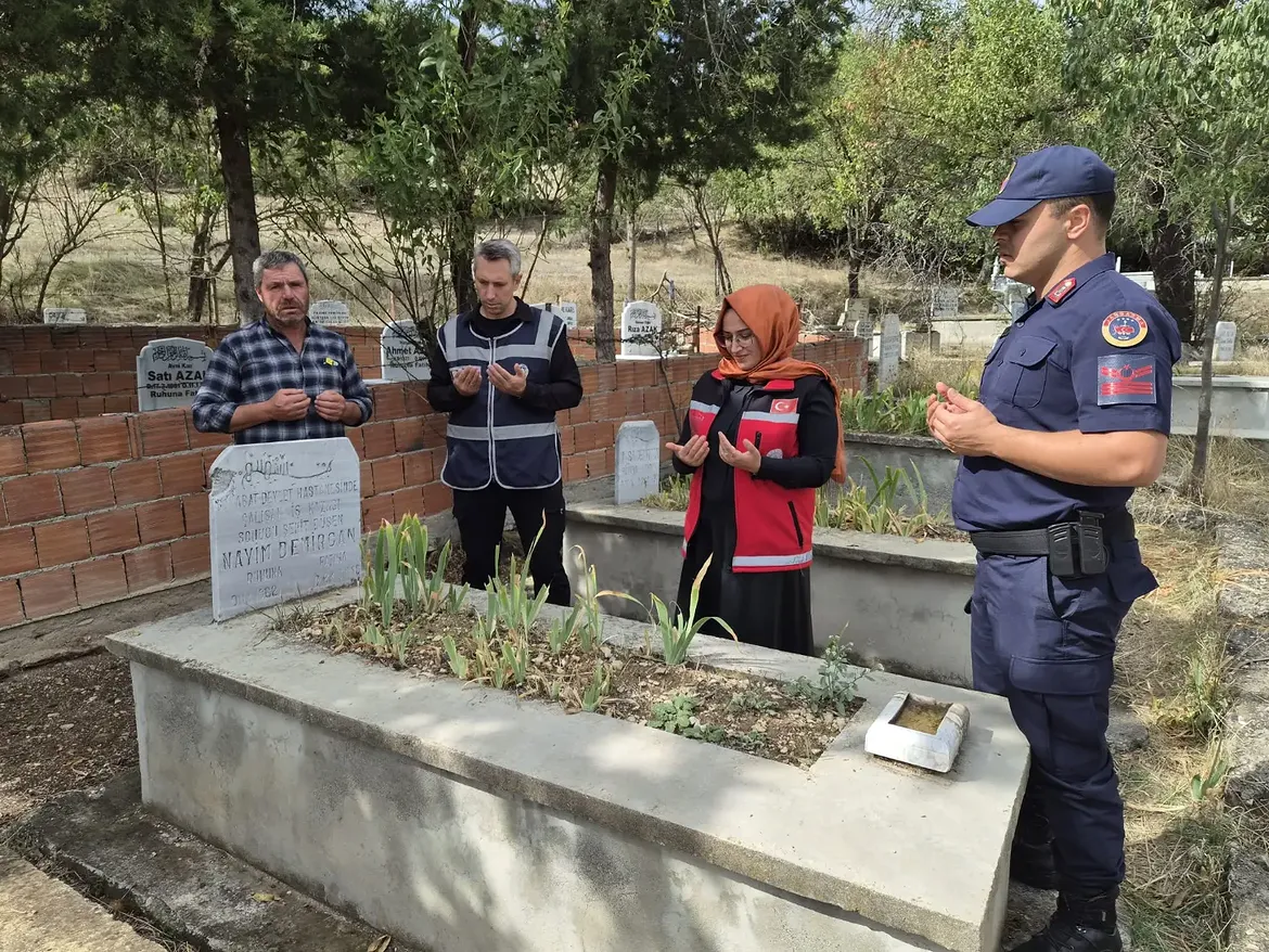 Boyabat'ta 19 Eylül Gaziler Günü: Şehitlerimizin Kabirleri Başında Duygusal Anlar!