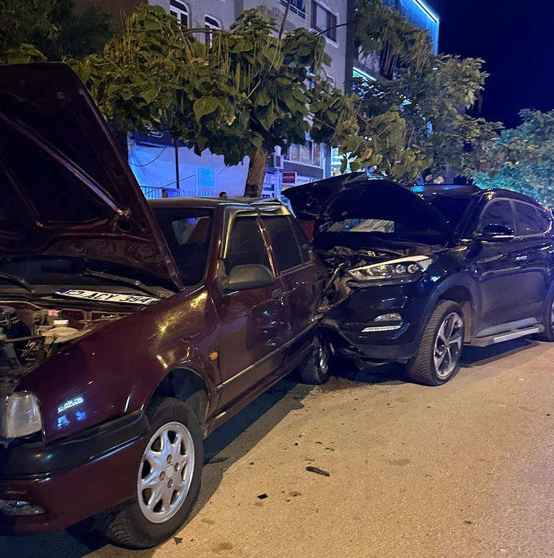 Boyabat Adnan Menderes Bulvarı’nda Gece Dehşeti: Hızını Alamayan Araç Araçları Biçti! 2 Boyabat Hizini Alamayan Arac Araclari Bicti01575757