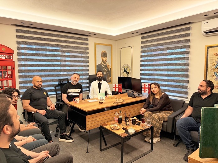 Gürcü Kültür Evi Derneği’nden Akif Manaf’a Anlamlı Ödül 1 Gürcü Kültür Evi Derneği’nden Akif Manaf’a Anlamlı Ödül_boyabat57