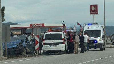Boyabat trafik kazası son dakika! Karacaören köyü mevkisinde iki otomobilin
