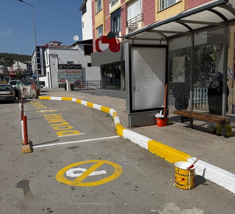 Boyabat Belediyesi'nden Dolmuş Duraklarına Çizgi Yenileme Çalışması 10 Boyabat Belediyesi'nden Dolmuş Duraklarına Çizgi Yenileme Çalışması