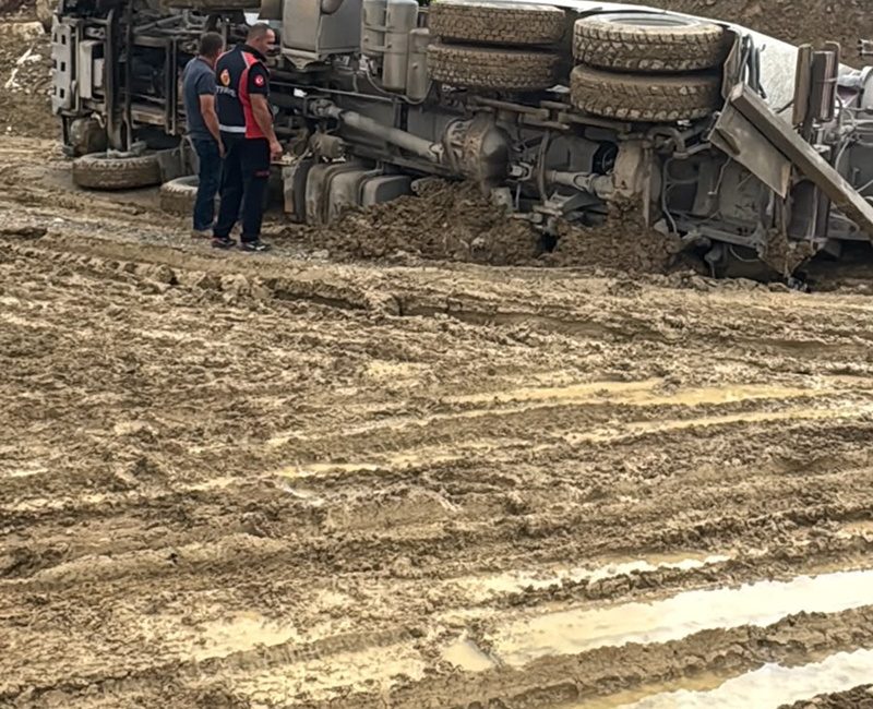 Boyabat Organize Sanayi Bölgesi'nde bozuk yollar ve kırık logar kapakları