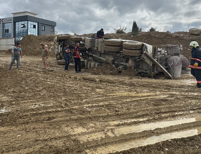 Boyabat OSB'de Kaza Tehlikesi: Bozuk Yollar Tepki Çekiyor 3 boyabat organize sanayi kaza camur128