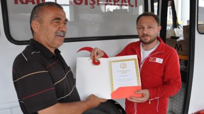 Sosyal medya paylaşımlarıyla tanınan Şükrü Doyum, 35. kez gönüllü kan