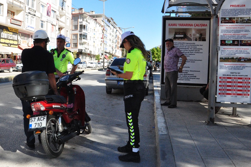 Boyabat İlçe Emniyet Müdürlüğü Trafik Şubesi ekipleri, ilçe genelinde trafik