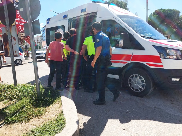 Boyabat Dörtyol’da Yayaya Çarpan Sürücü Kaçtı! Polis Anında İzini Buldu 1 Boyabat Dörtyol’da Yayaya Çarpan Sürücü Kaçtı! Polis Anında İzini Buldu