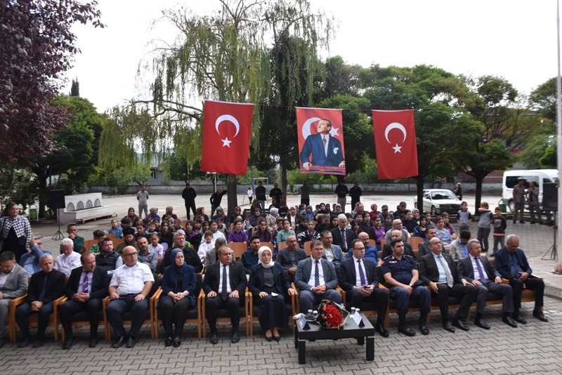 Boyabat’ta İlköğretim Haftası Coşkusu: Şehit Turan Meşe İlkokulu’nda Anlamlı Tören 6 Boyabat’ta İlköğretim Haftası Coşkusu: Şehit Turan Meşe İlkokulu’nda Anlamlı Tören4