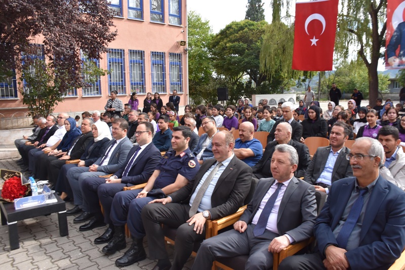 Boyabat’ta İlköğretim Haftası Coşkusu: Şehit Turan Meşe İlkokulu’nda Anlamlı Tören3