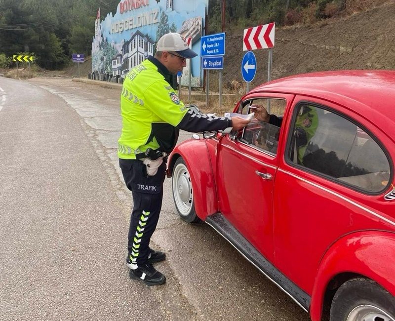  Boyabat Bölge Trafik Denetleme İstasyon Amirliği ekipleri, sürücü ve yolculara